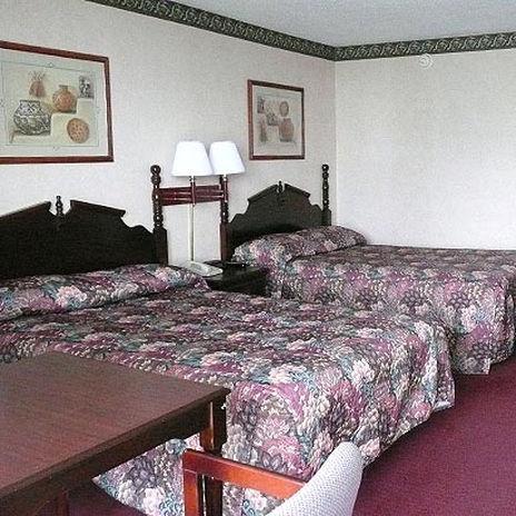 Travelodge By Wyndham Lumberton Room photo