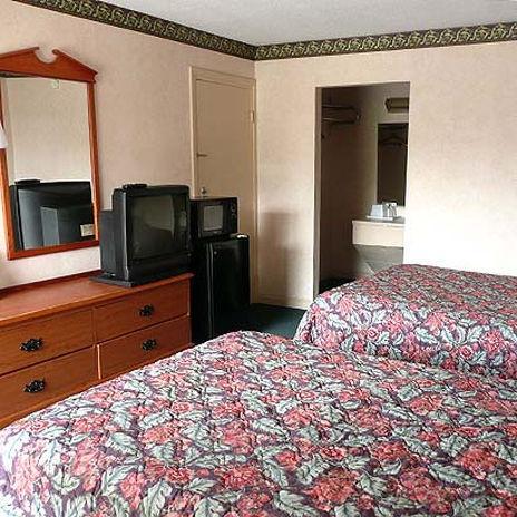 Travelodge By Wyndham Lumberton Room photo