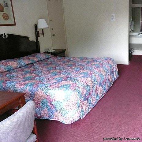 Travelodge By Wyndham Lumberton Room photo