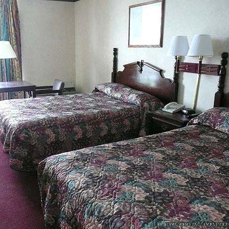 Travelodge By Wyndham Lumberton Room photo